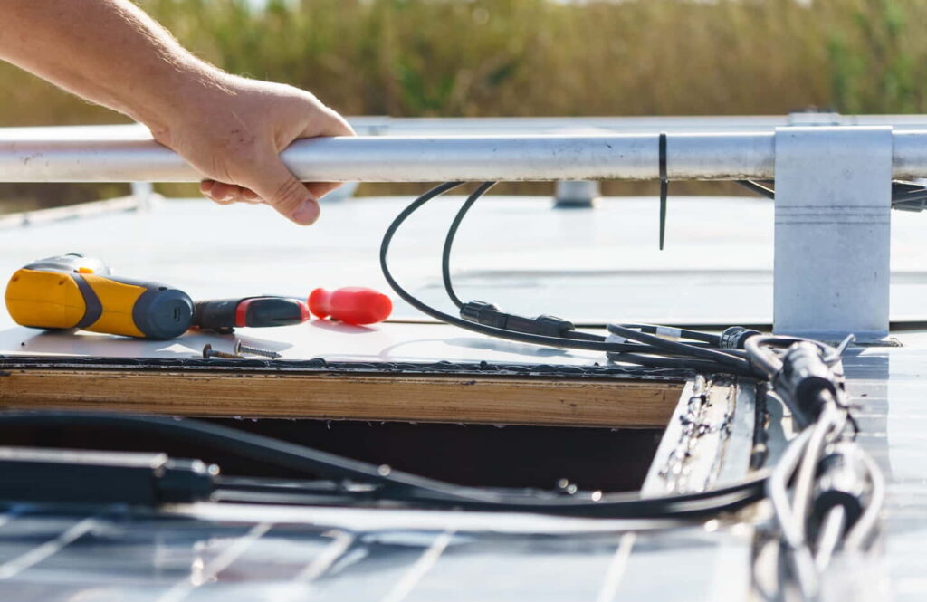 solaranlage-wohnwagen-installieren-scaled