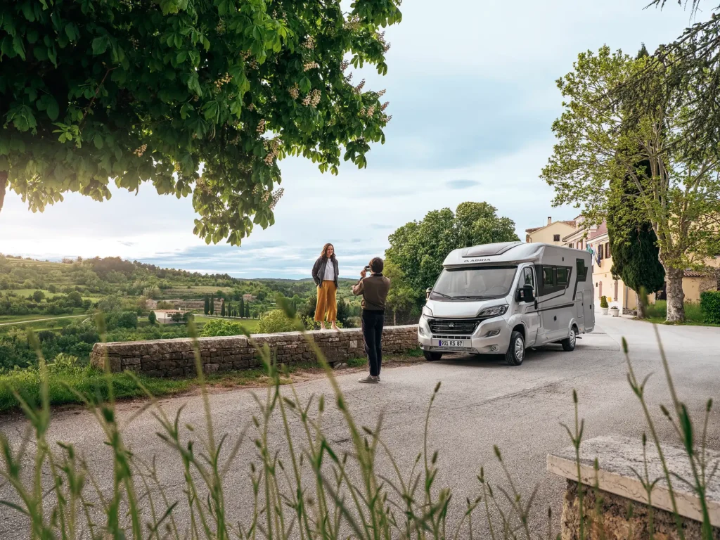 Reisemobile und Wohnwagen mieten